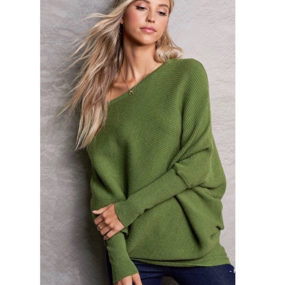 ✨LAST ONE✨ OFF SHOULDER SLOUCHY  SWEATER - Picture 2 of 5